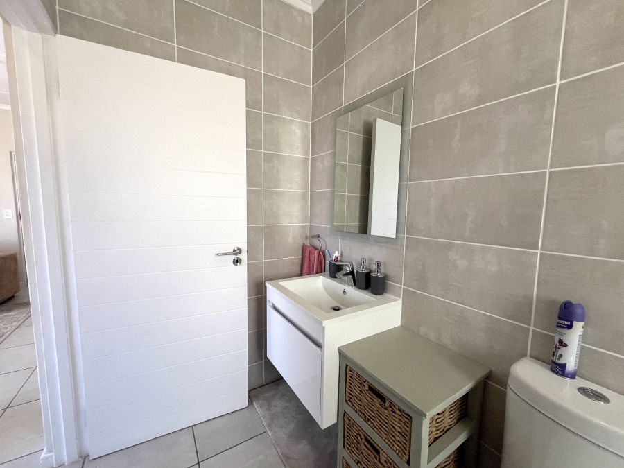 To Let 1 Bedroom Property for Rent in Richwood Western Cape